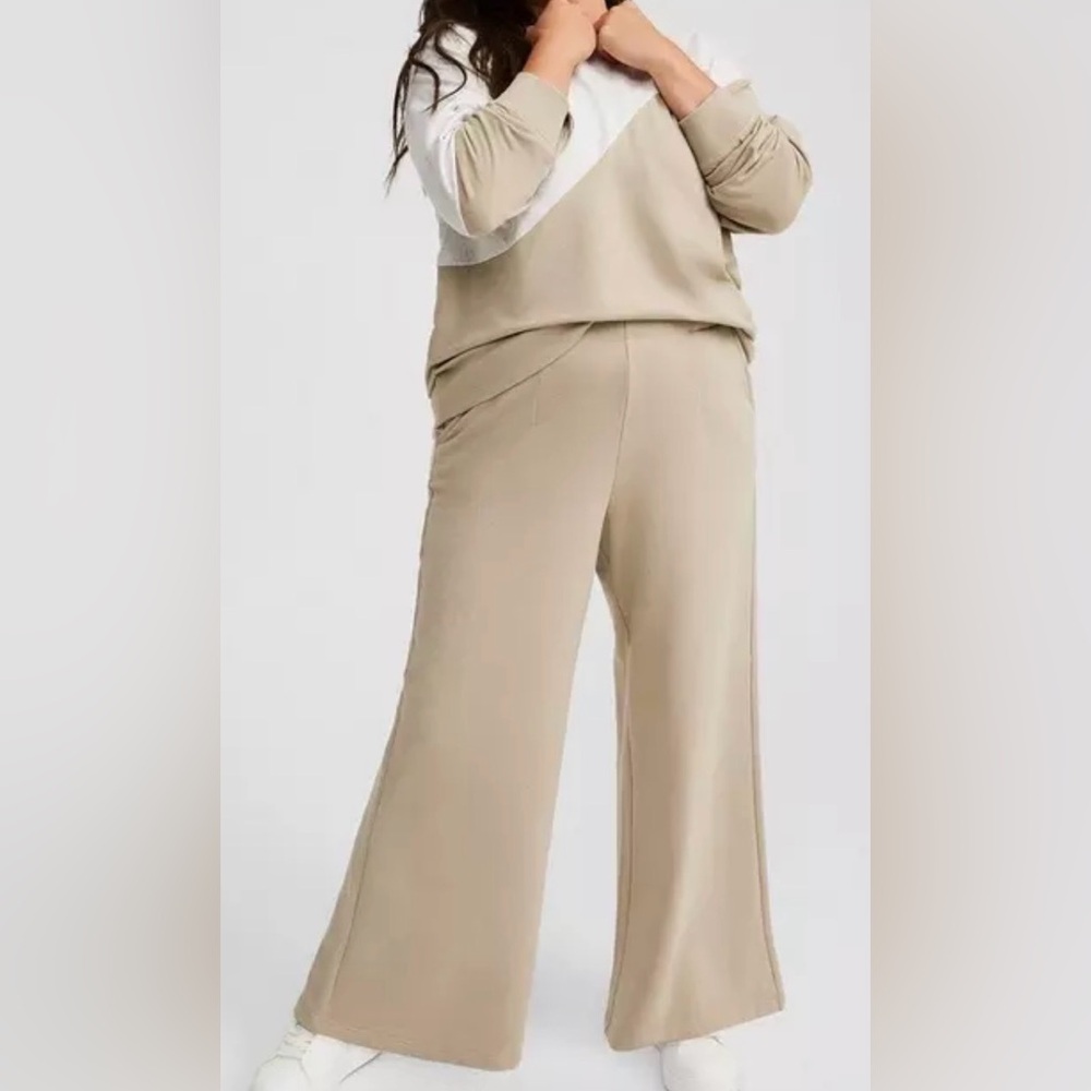 Torrid -2 pc Super Soft Fleece Khaki & Grey sweatshirt  & Wide-Leg Pants- size 0